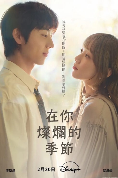 宝贝第一次感受到双插在她紧致的洞里，并在她的屁眼里射精 - 笔盒
